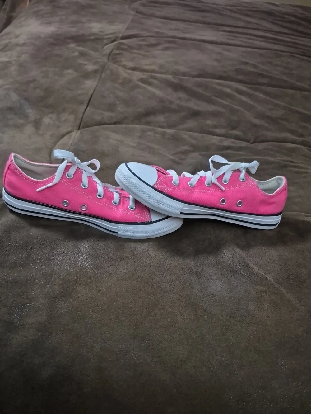 Converse Low Top Canvas Sneakers - Bright Pink